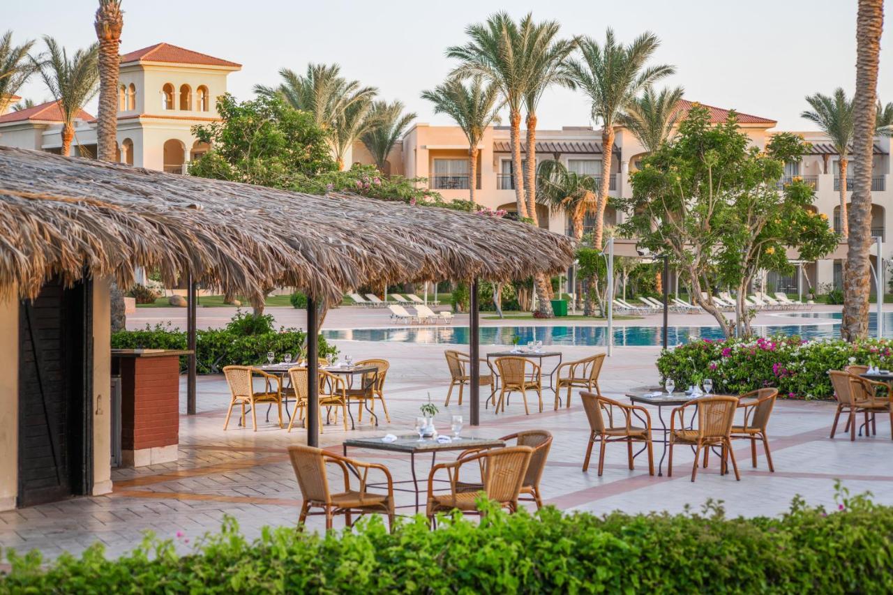 Jaz Mirabel Resort シャルム・エル・シェイク エクステリア 写真 The swimming pool at the resort
