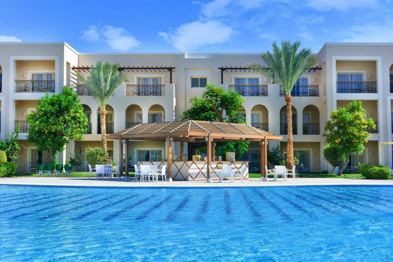 Jaz Mirabel Resort シャルム・エル・シェイク エクステリア 写真 The swimming pool at the resort