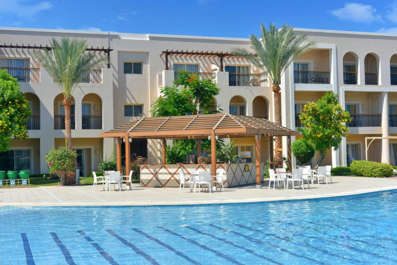 Jaz Mirabel Resort シャルム・エル・シェイク エクステリア 写真 The swimming pool at the hotel