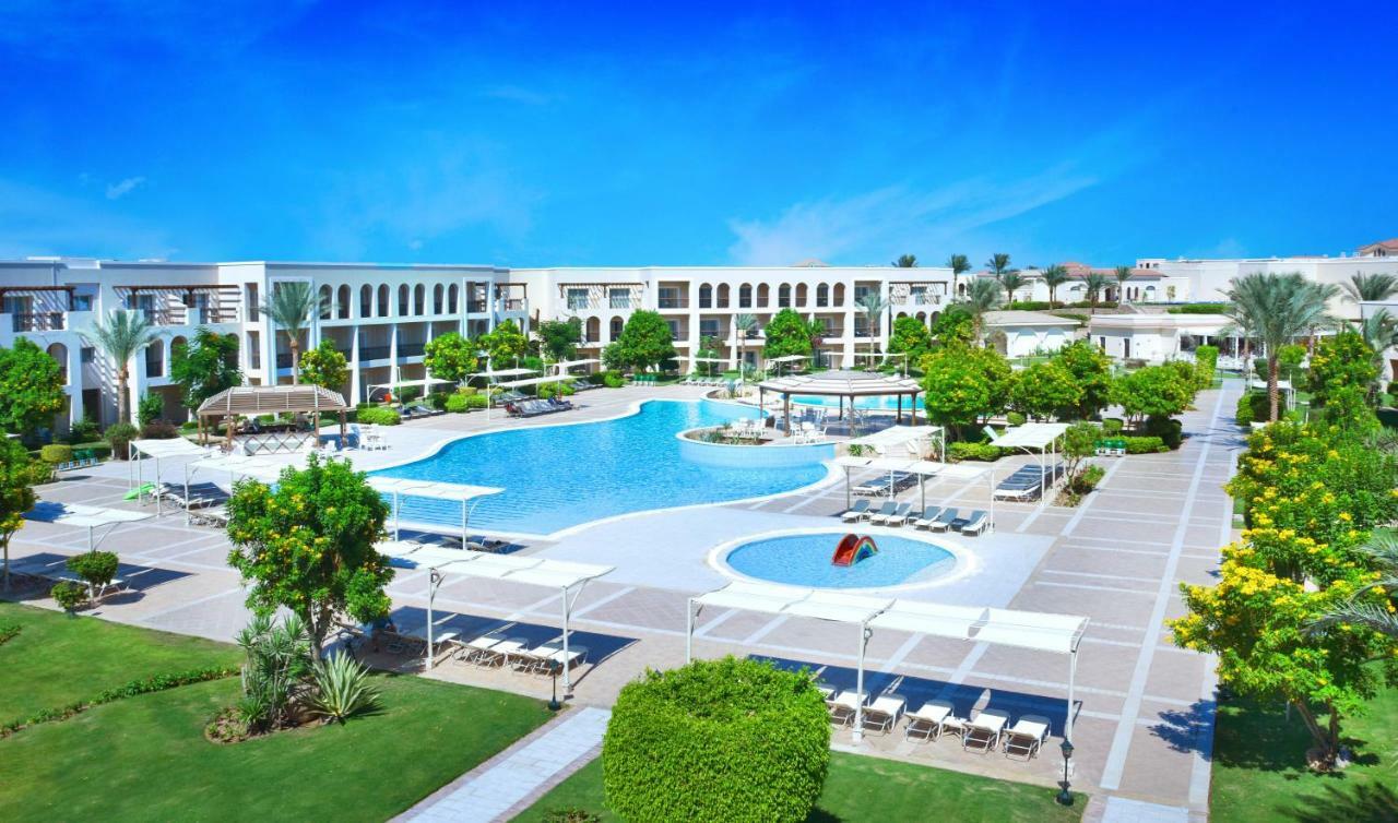 Jaz Mirabel Resort シャルム・エル・シェイク エクステリア 写真 The swimming pool at the resort